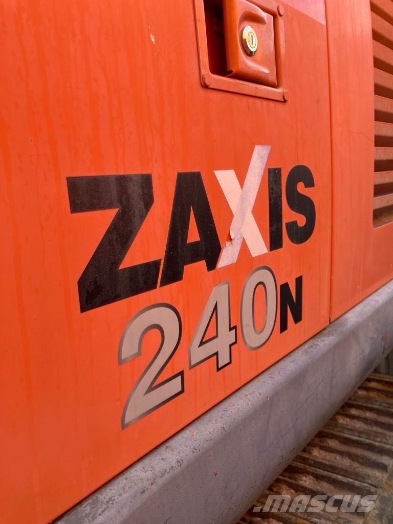 Hitachi ZX 240 Kāpurķēžu ekskavatori