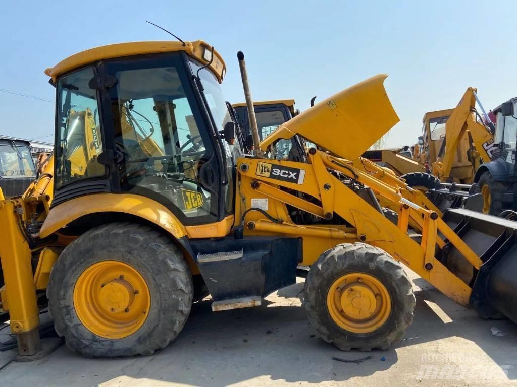 JCB 3 CX Ekskavatori-iekrāvēji