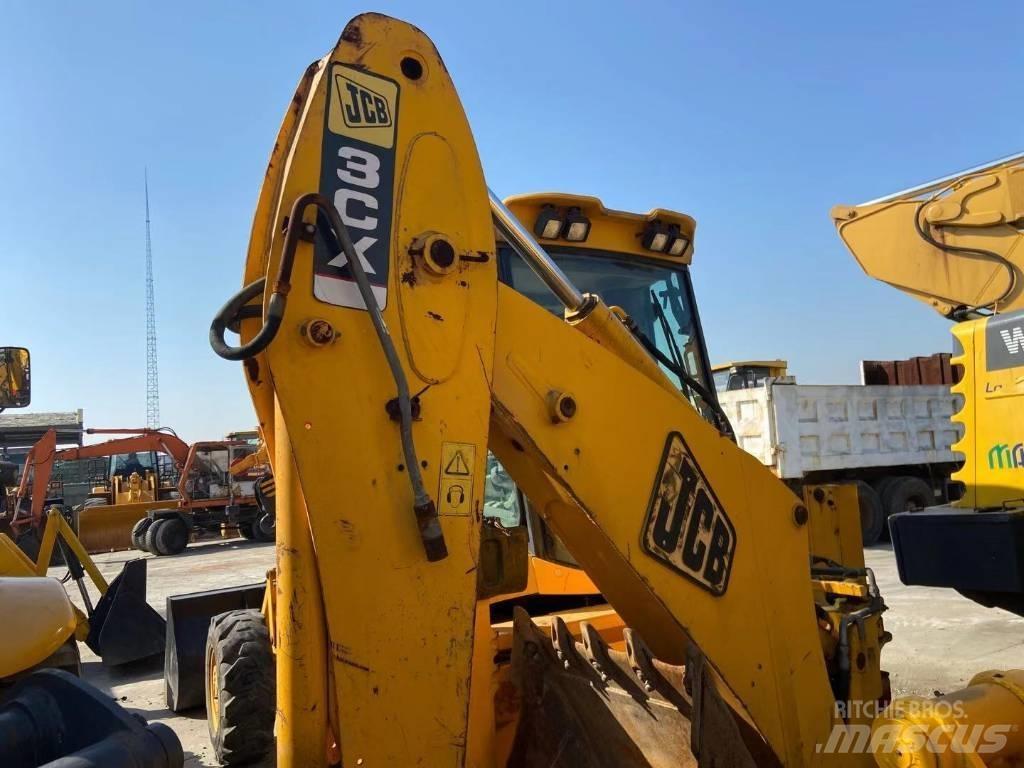 JCB 3 CX Ekskavatori-iekrāvēji