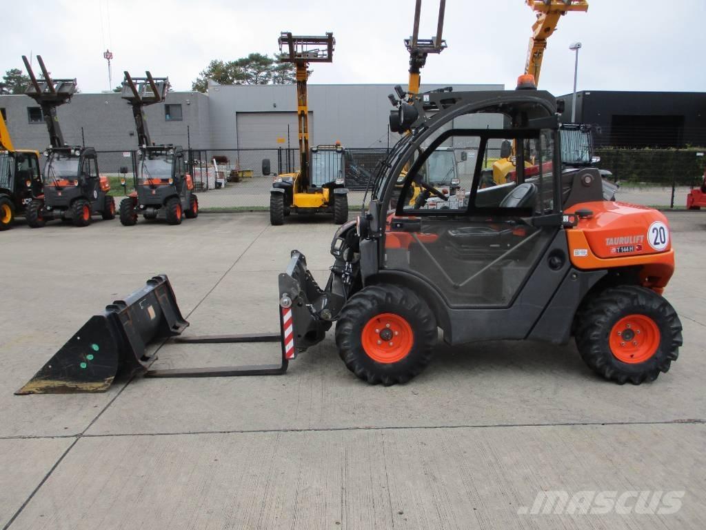 Ausa T144 HX4 (099) Teleskopiskie manipulatori