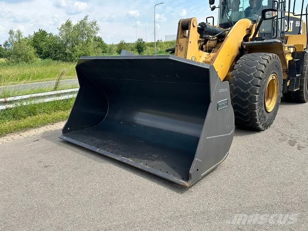 CAT 950K Iekrāvēji uz riteņiem
