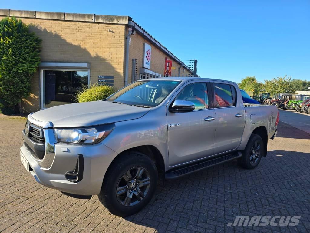 Toyota Hilux Vieglais kravas automobilis/izkraušana no sāniem