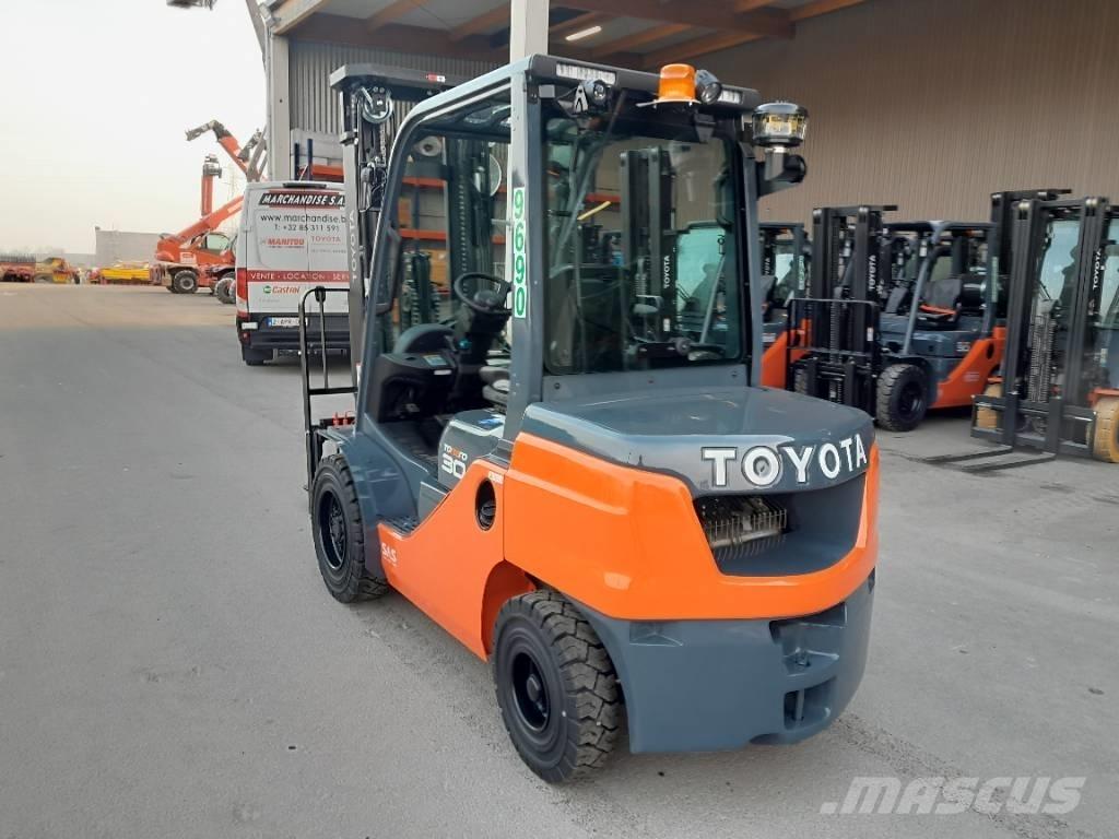Toyota 52-8 FDF 30 Tehnika ar dīzeļa dzinēju