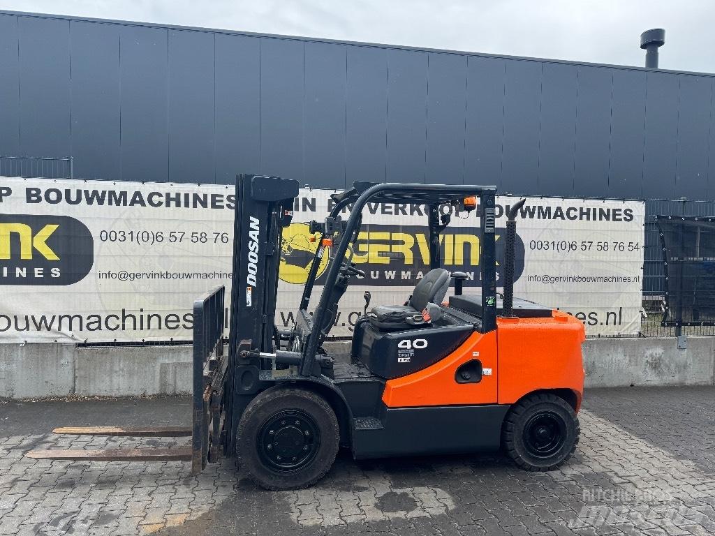Doosan D 40 SC-7 Tehnika ar dīzeļa dzinēju