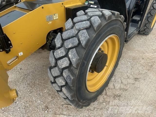 CAT TL1055D Teleskopiskie manipulatori