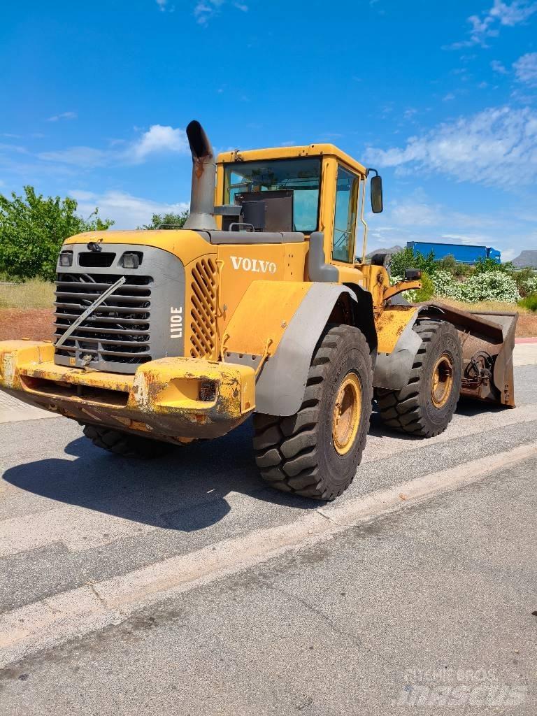 Volvo 110E Iekrāvēji uz riteņiem