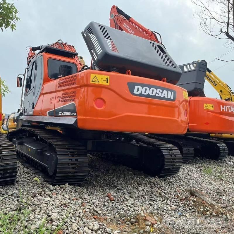 Doosan DX 225 Kāpurķēžu ekskavatori