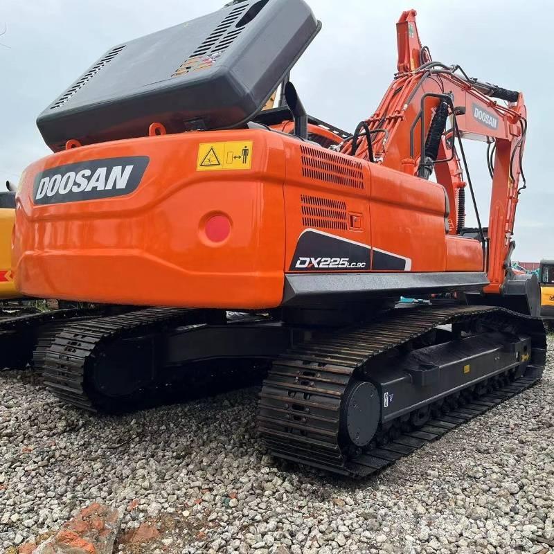 Doosan DX 225 Kāpurķēžu ekskavatori