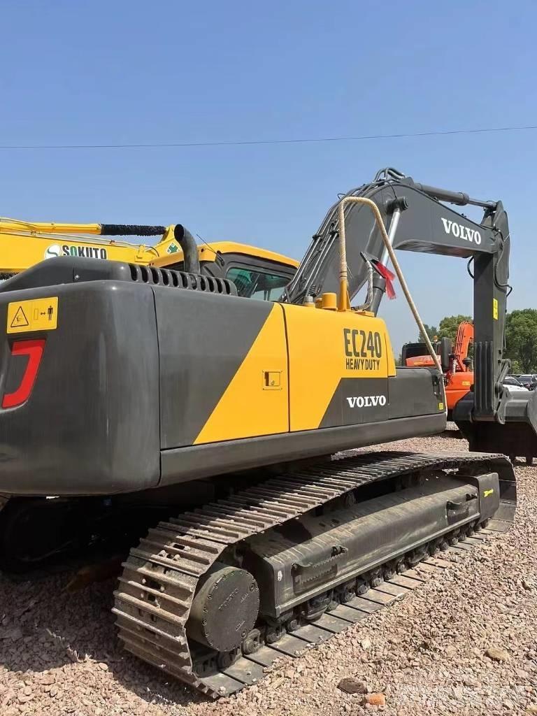 Volvo EC 240 Kāpurķēžu ekskavatori