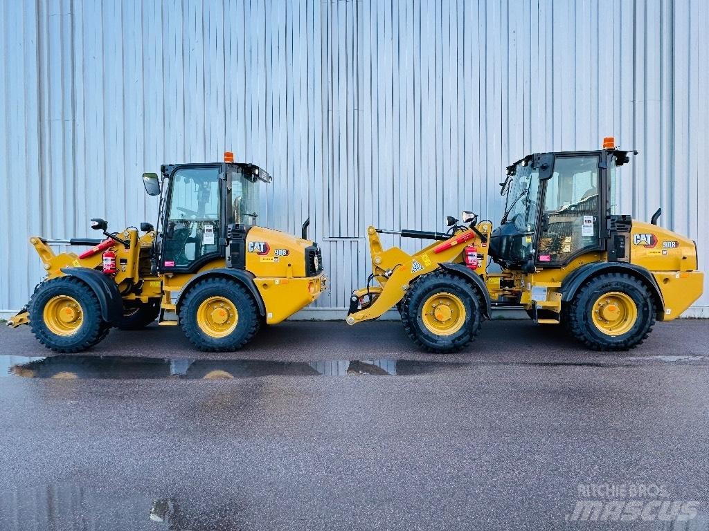 CAT 908 Iekrāvēji uz riteņiem