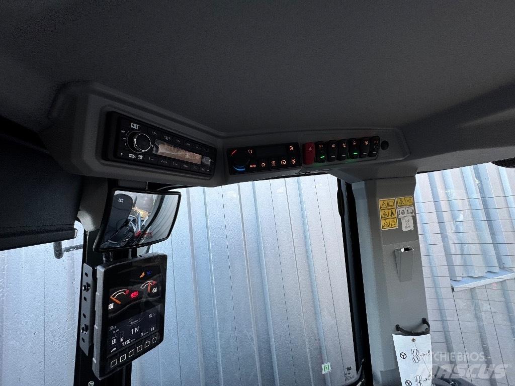 CAT 908 Iekrāvēji uz riteņiem