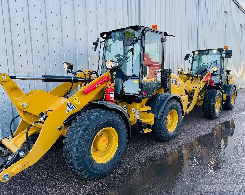 CAT 908 Iekrāvēji uz riteņiem