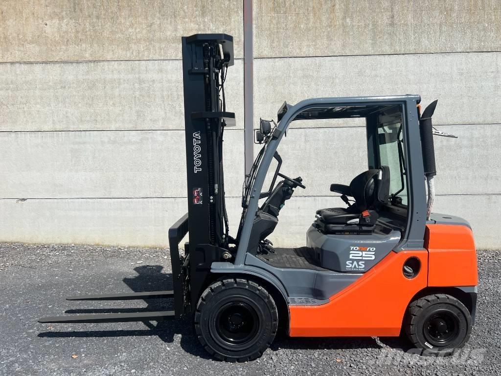 Toyota 02-8 FDF 25 Tehnika ar dīzeļa dzinēju