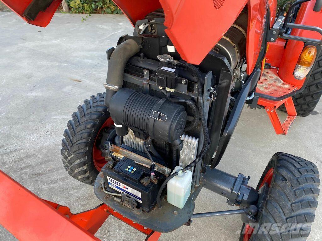 Kubota L1-382 Traktori
