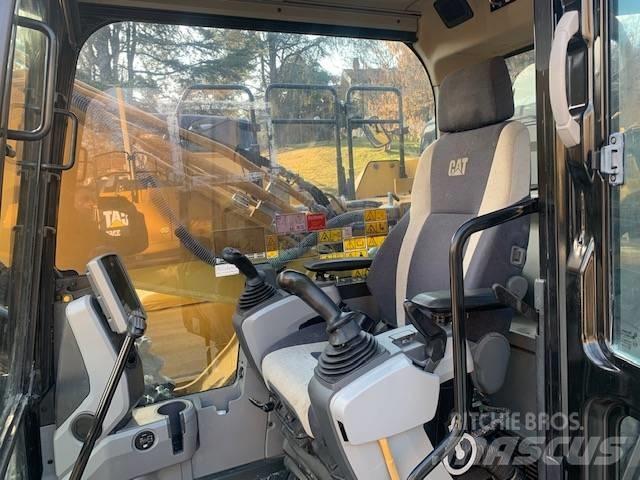 CAT 330 F LN Kāpurķēžu ekskavatori