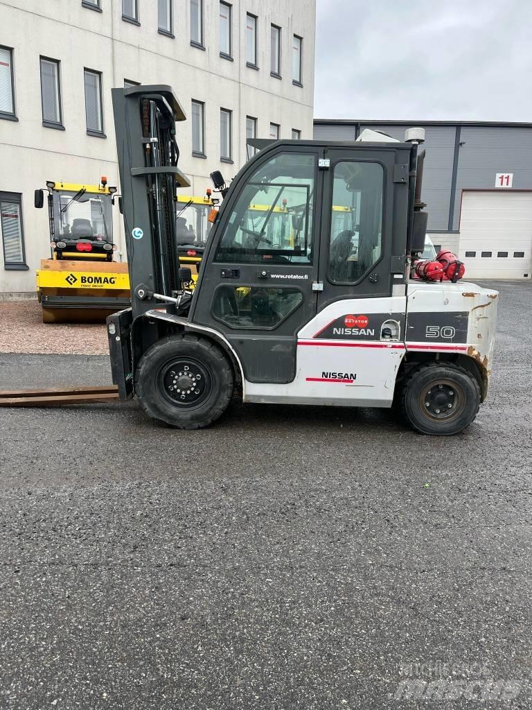 Nissan WG1F4A50Y Tehnika ar dīzeļa dzinēju