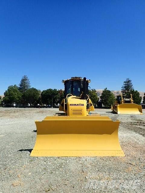Komatsu D61EX-24 Kāpurķēžu buldozeri