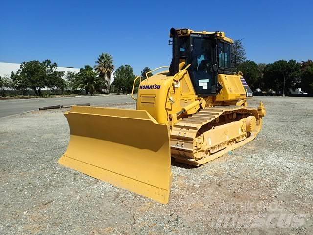 Komatsu D61EX-24 Kāpurķēžu buldozeri