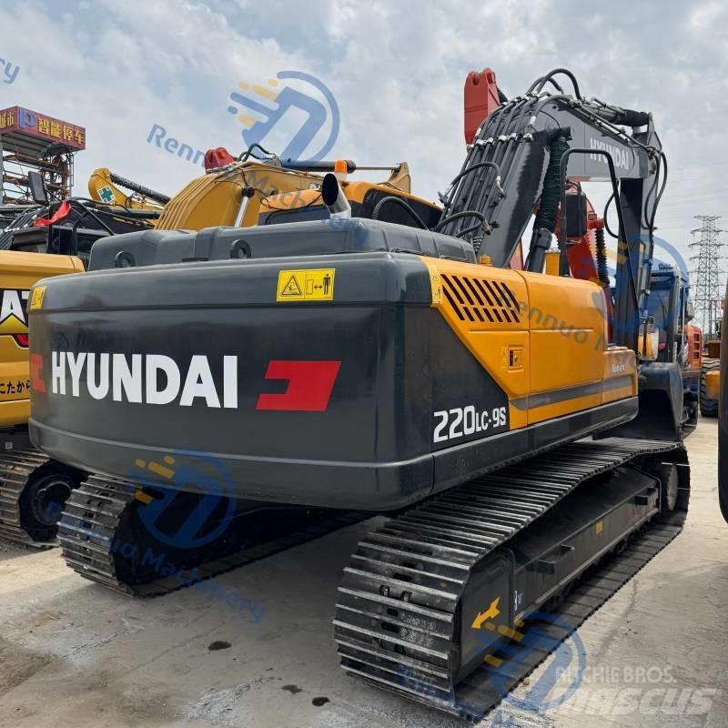Hyundai R220-9S Kāpurķēžu ekskavatori