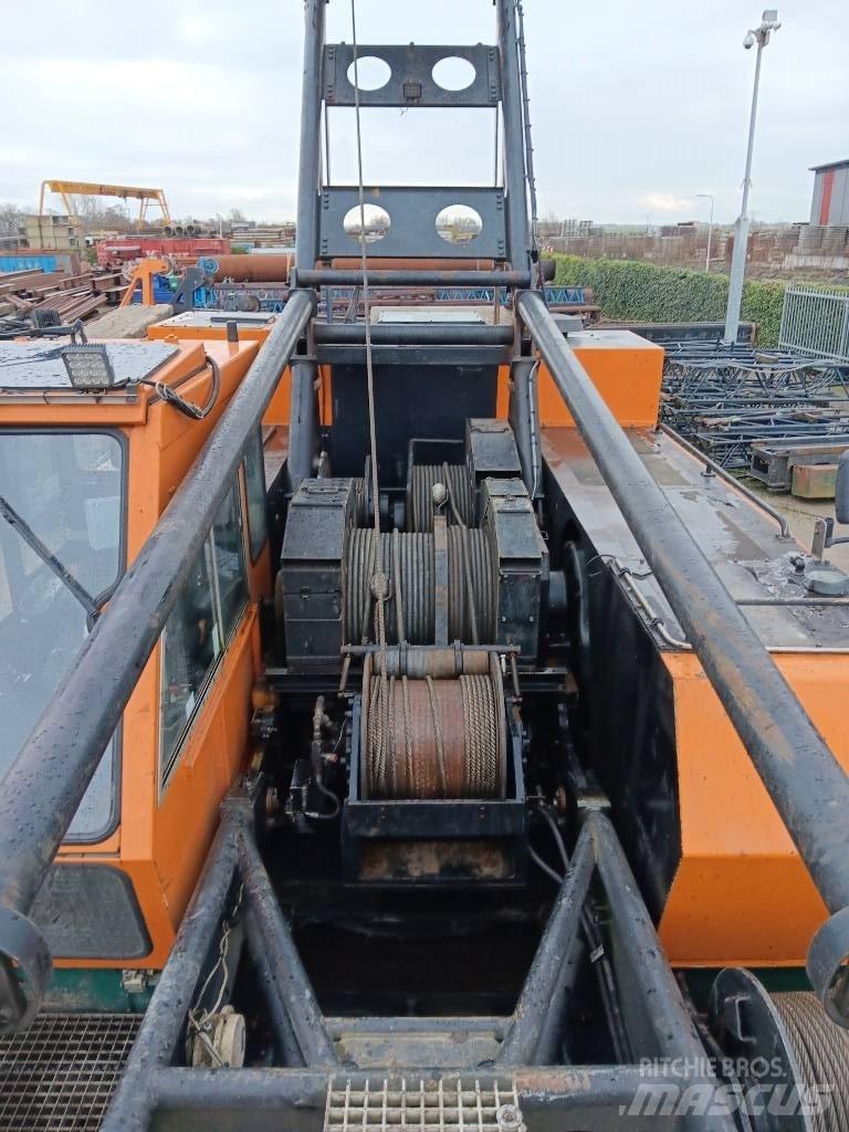 Hitachi KH 230-3 Kāpurķēžu ceļamkrāni