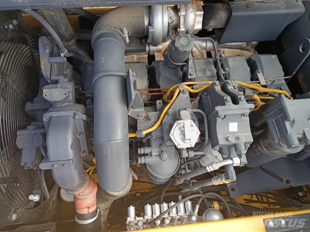 Komatsu PC450-8 Kāpurķēžu ekskavatori