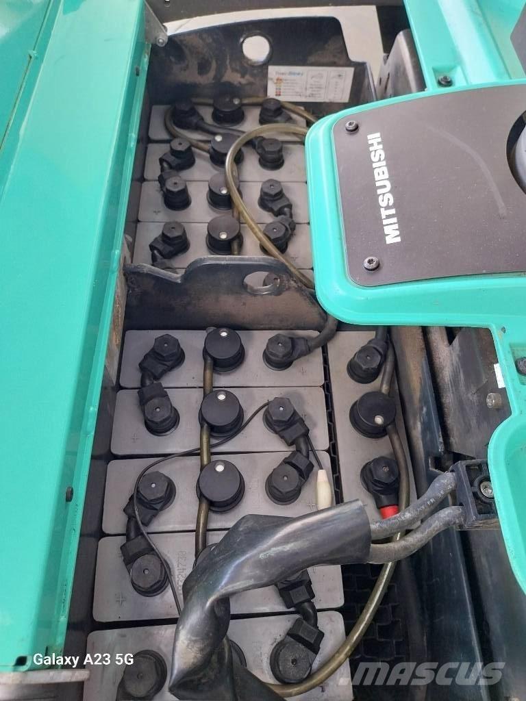 Mitsubishi PBV20N3 Hidrauliskās stalažas ar platformu