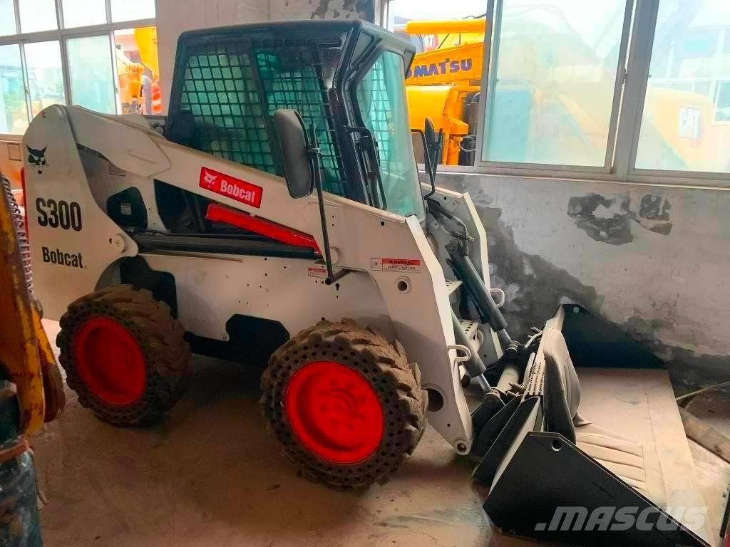Bobcat S 300 Lietoti riteņu kompaktiekrāvēji