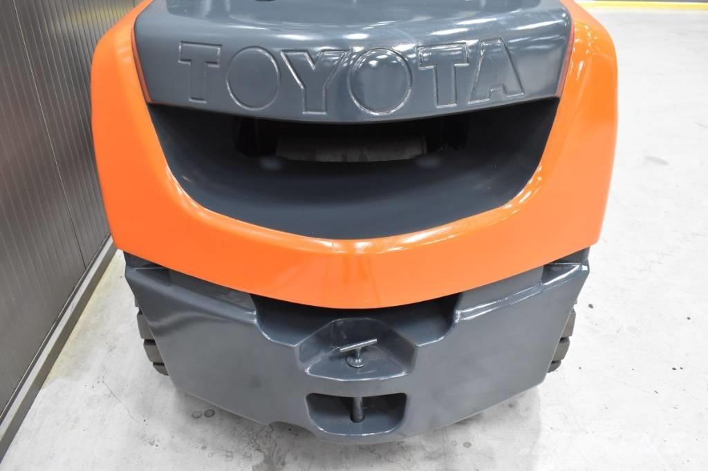 Toyota 06-8FD30F Tehnika ar dīzeļa dzinēju