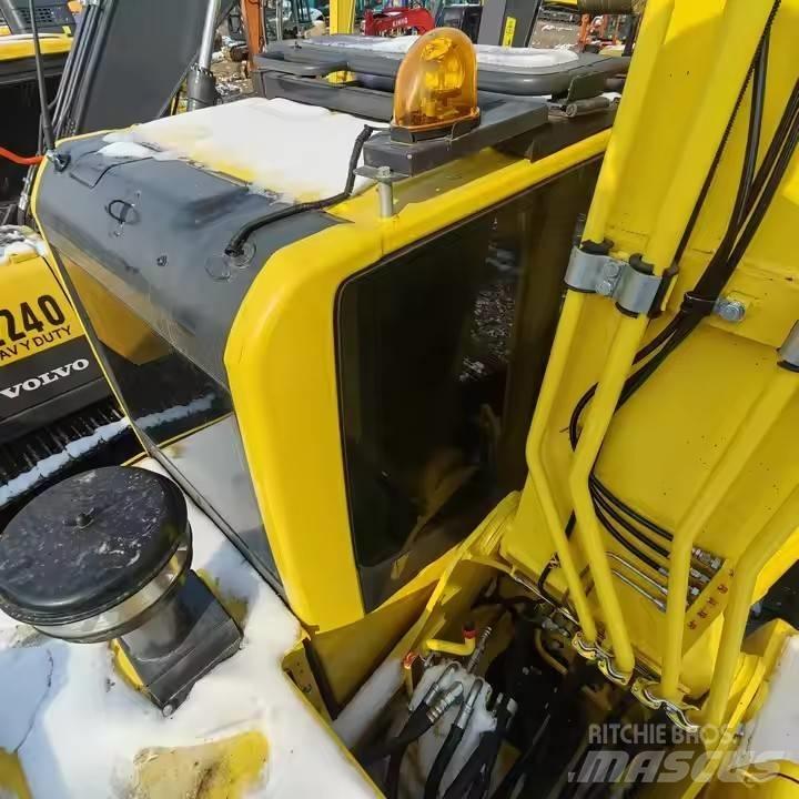 Komatsu PC 210 Kāpurķēžu ekskavatori