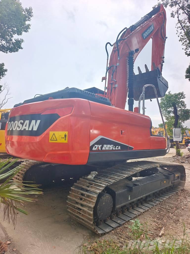 Doosan DX225LC-9C Kāpurķēžu ekskavatori