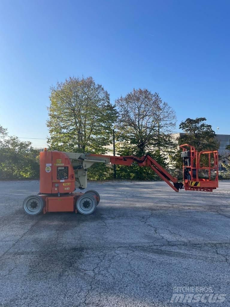 JLG 300 AJP Strēles pacēlāji