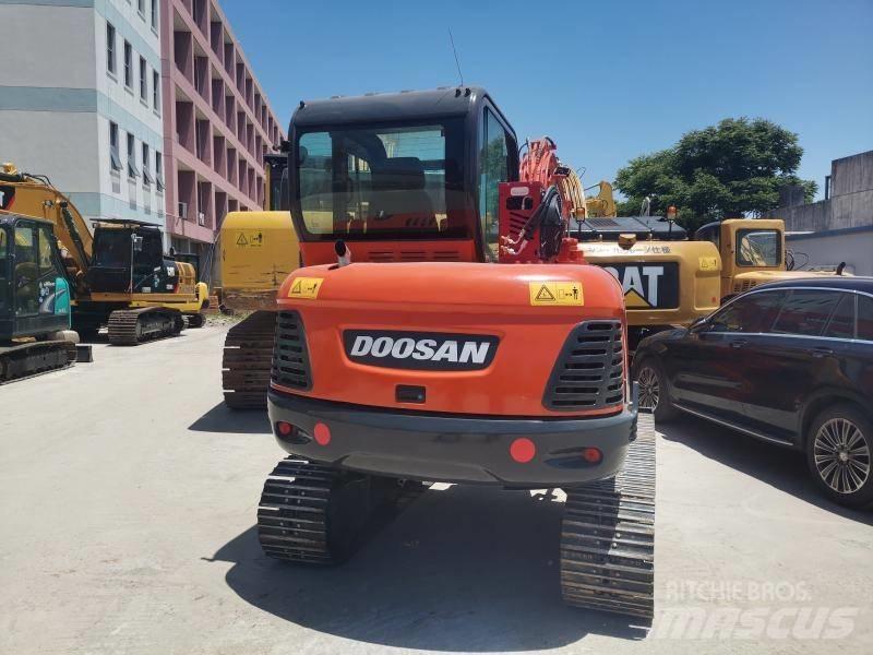 Doosan DX 60 Kāpurķēžu ekskavatori