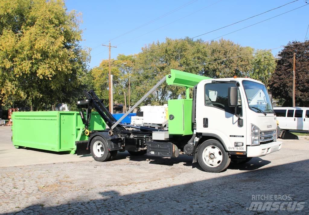 Isuzu NRR Treileri ar āķi