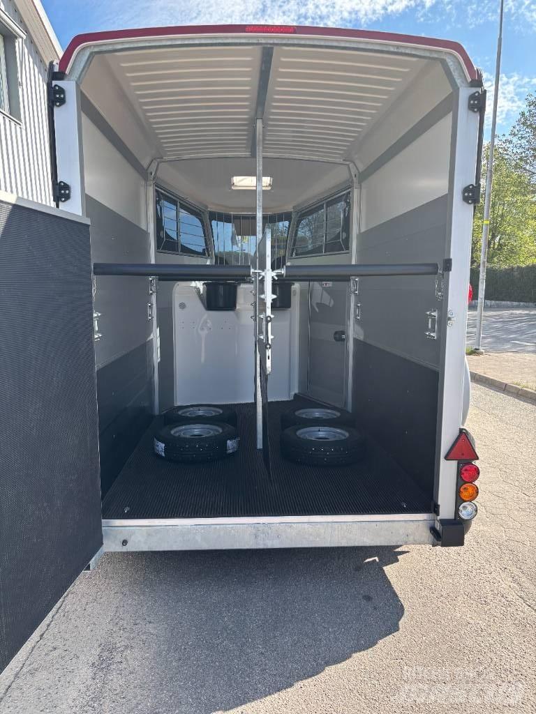 Ifor Williams HBX511 Dzīvnieku transportēšanas piekabes