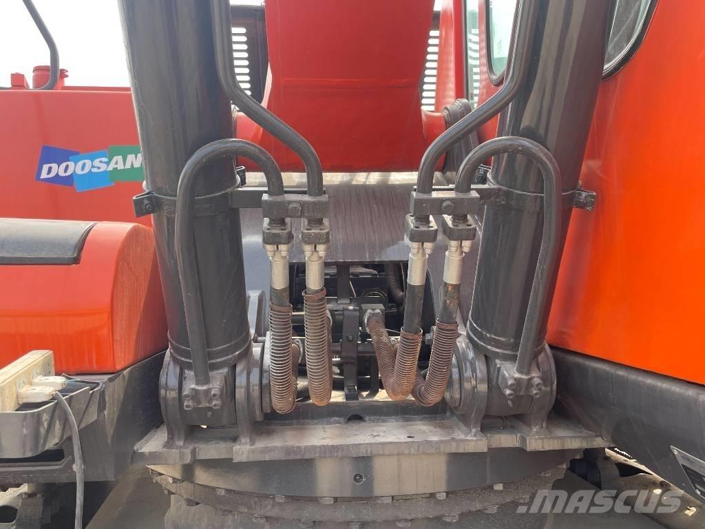 Doosan DX 300 Kāpurķēžu ekskavatori