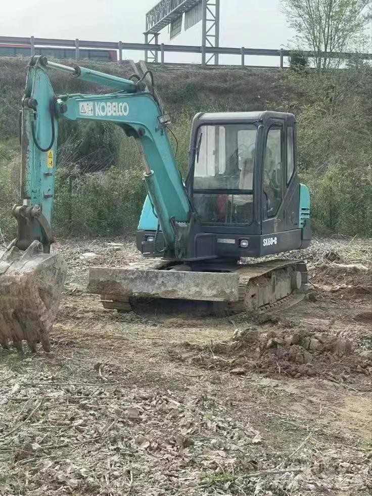 Kobelco SK60 Kāpurķēžu ekskavatori