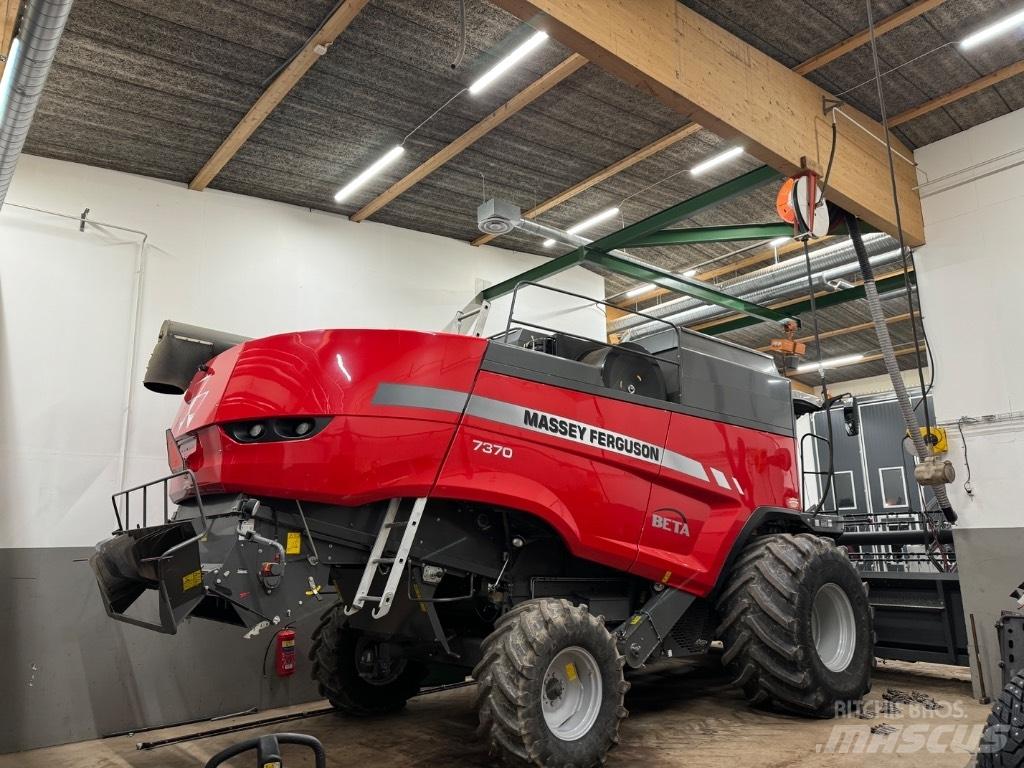 Massey Ferguson 7370 Ražas novākšanas kombaini