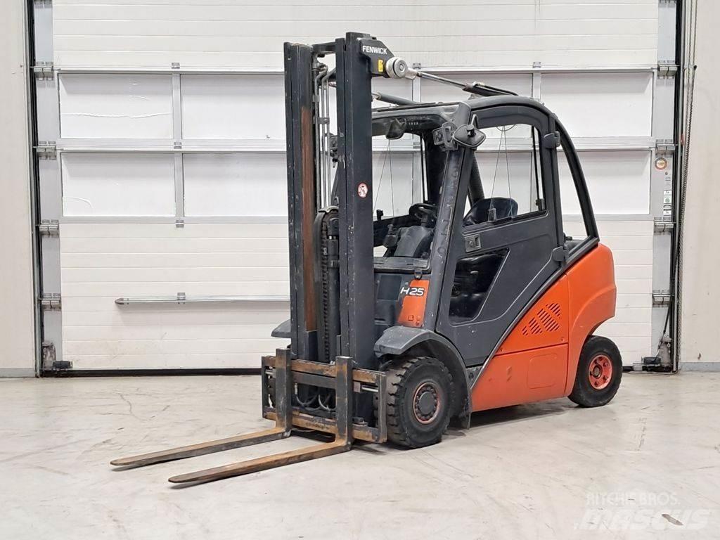 Linde H25D-01 Tehnika ar dīzeļa dzinēju