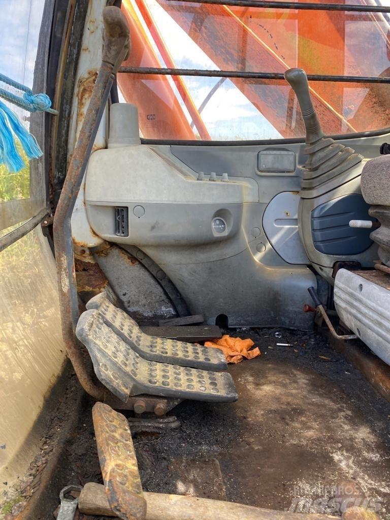Hitachi EX 200-5 Kāpurķēžu ekskavatori