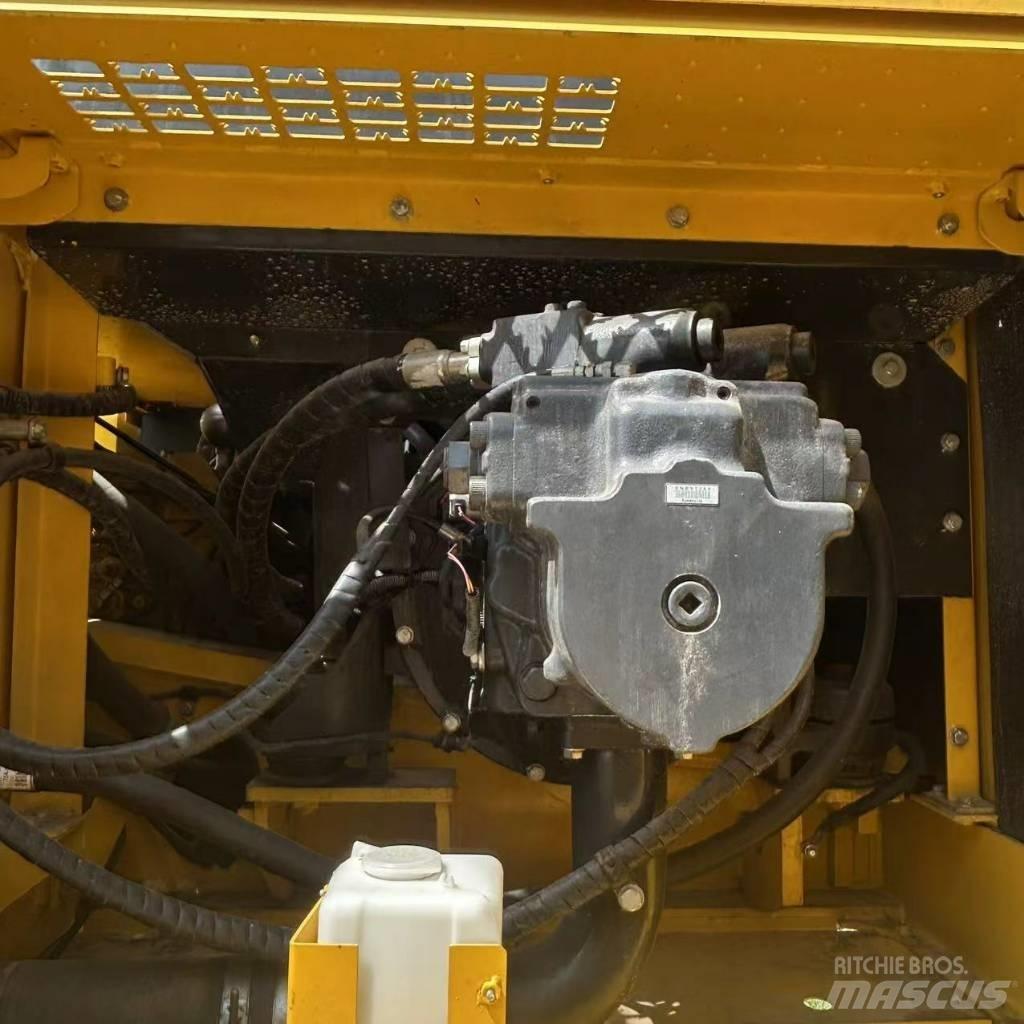 Komatsu 450-8 Kāpurķēžu ekskavatori