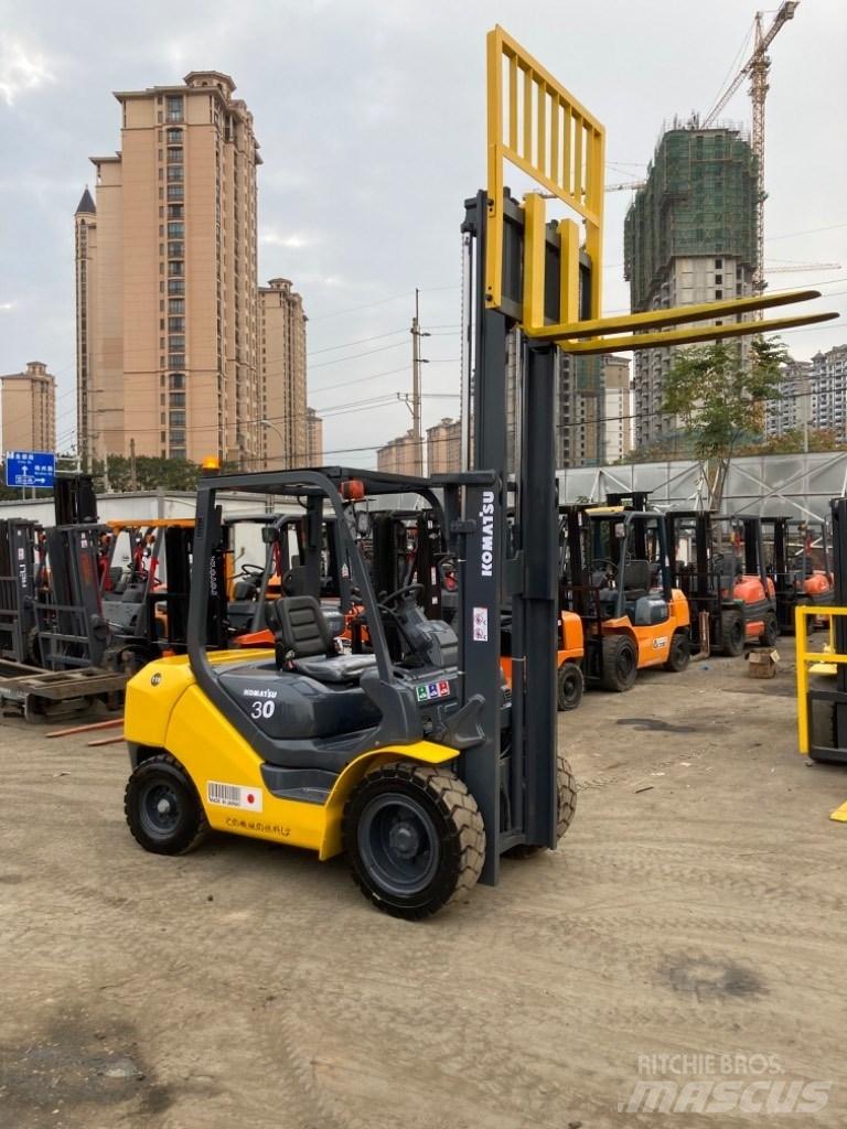 Komatsu FD30T-16 Tehnika ar dīzeļa dzinēju