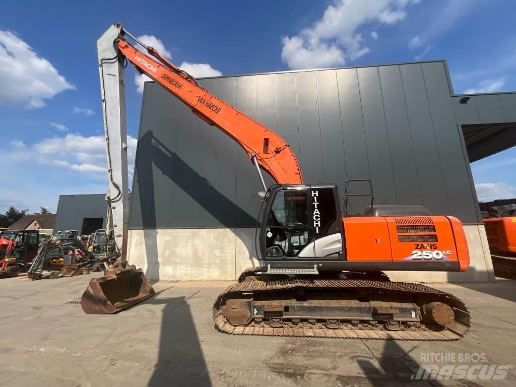Hitachi ZX 250 LC-6 Kāpurķēžu ekskavatori