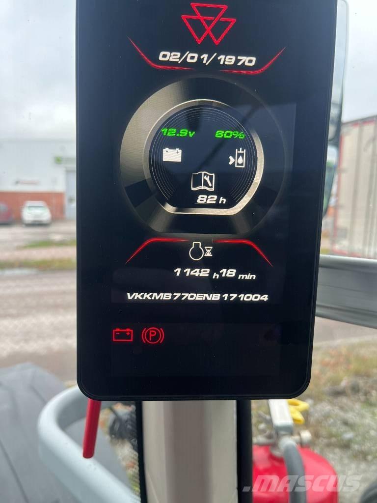 Massey Ferguson 8 S Traktori