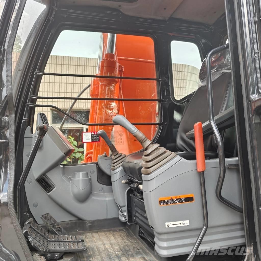 Hitachi ZX 120 Kāpurķēžu ekskavatori