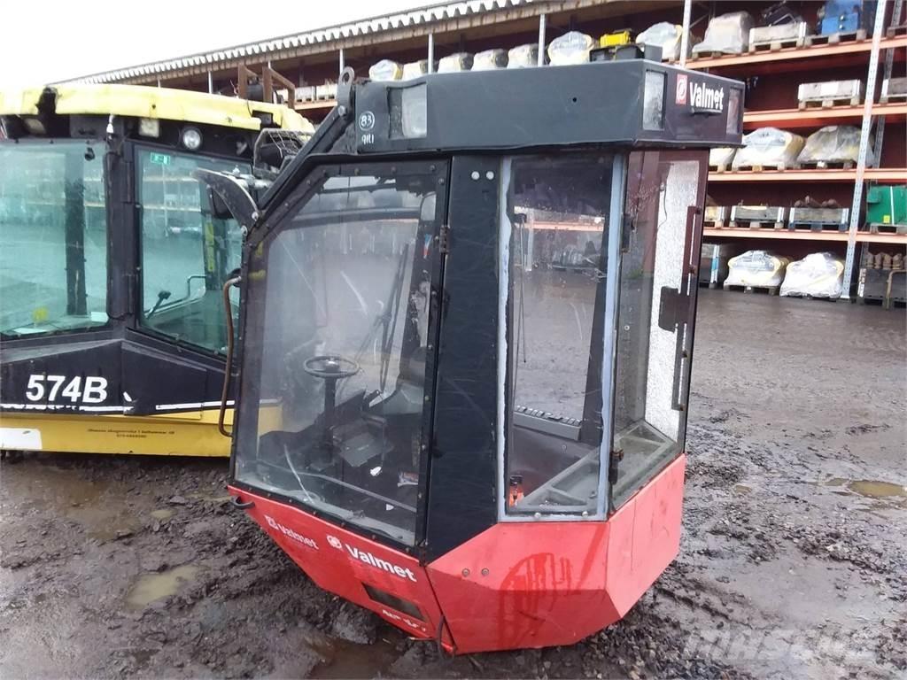 Valmet 911.1 Kabīnes un interjers