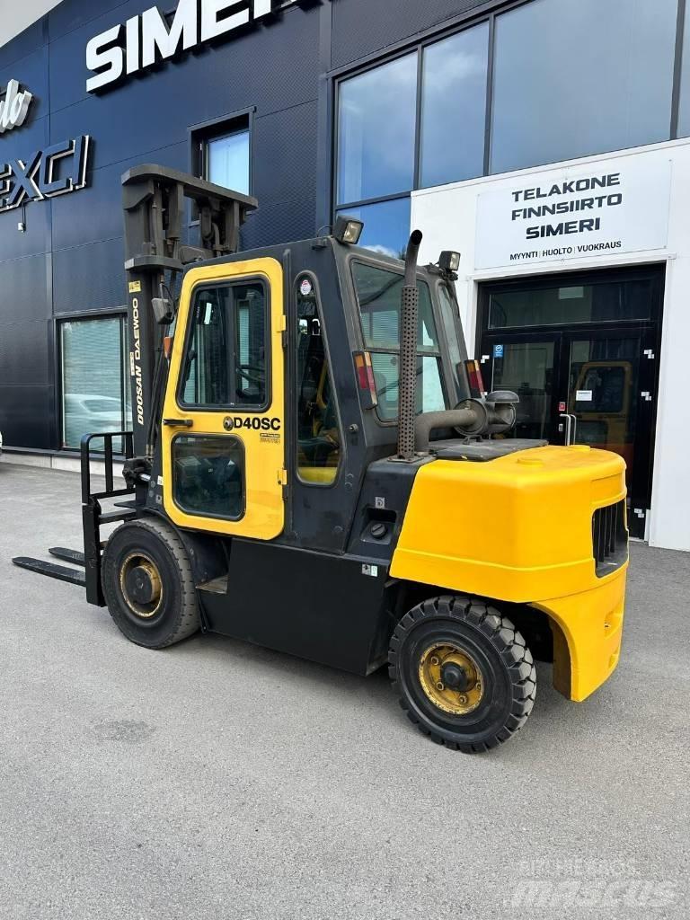 Daewoo D40SC-2 Tehnika ar dīzeļa dzinēju