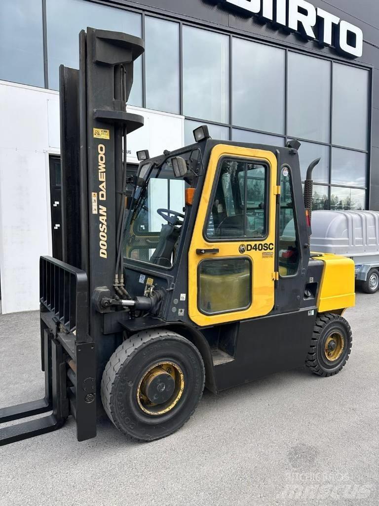 Daewoo D40SC-2 Tehnika ar dīzeļa dzinēju