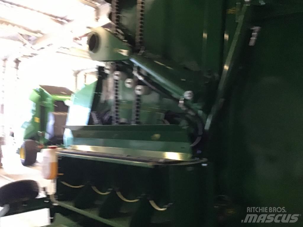 John Deere V461M Rituļu preses