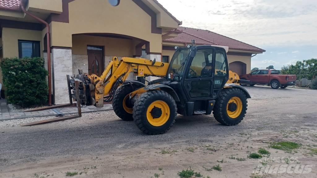 JCB 541-70 Lauksaimniecības pacēlāji