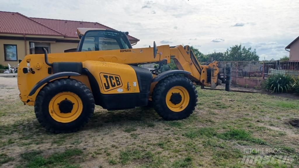 JCB 541-70 Lauksaimniecības pacēlāji